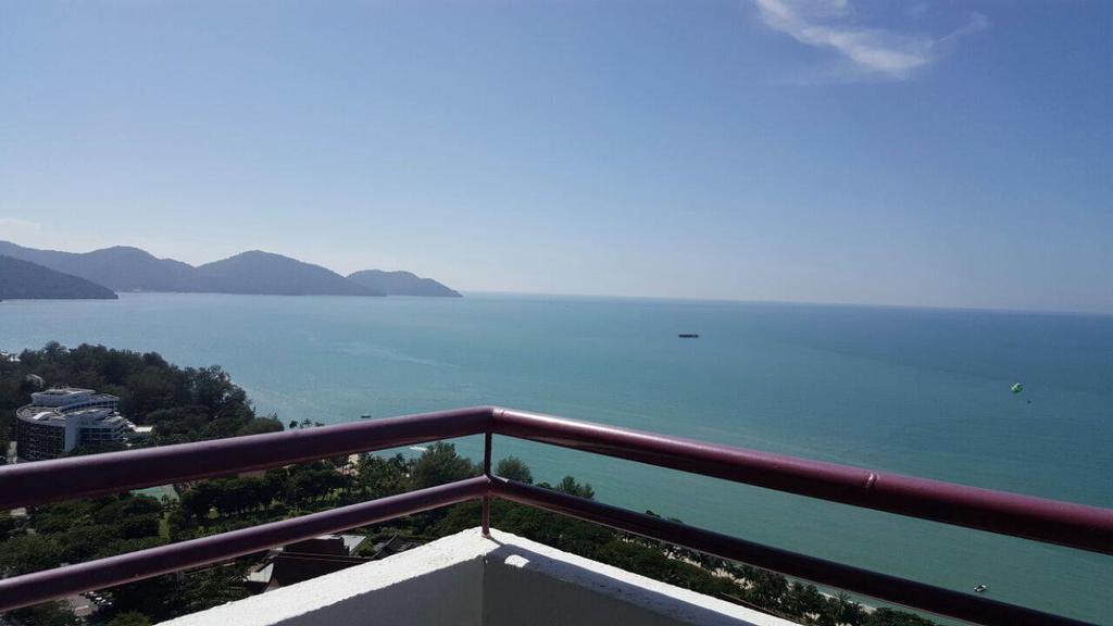 Batu Ferringhi Seaview Apartment Exteriör bild